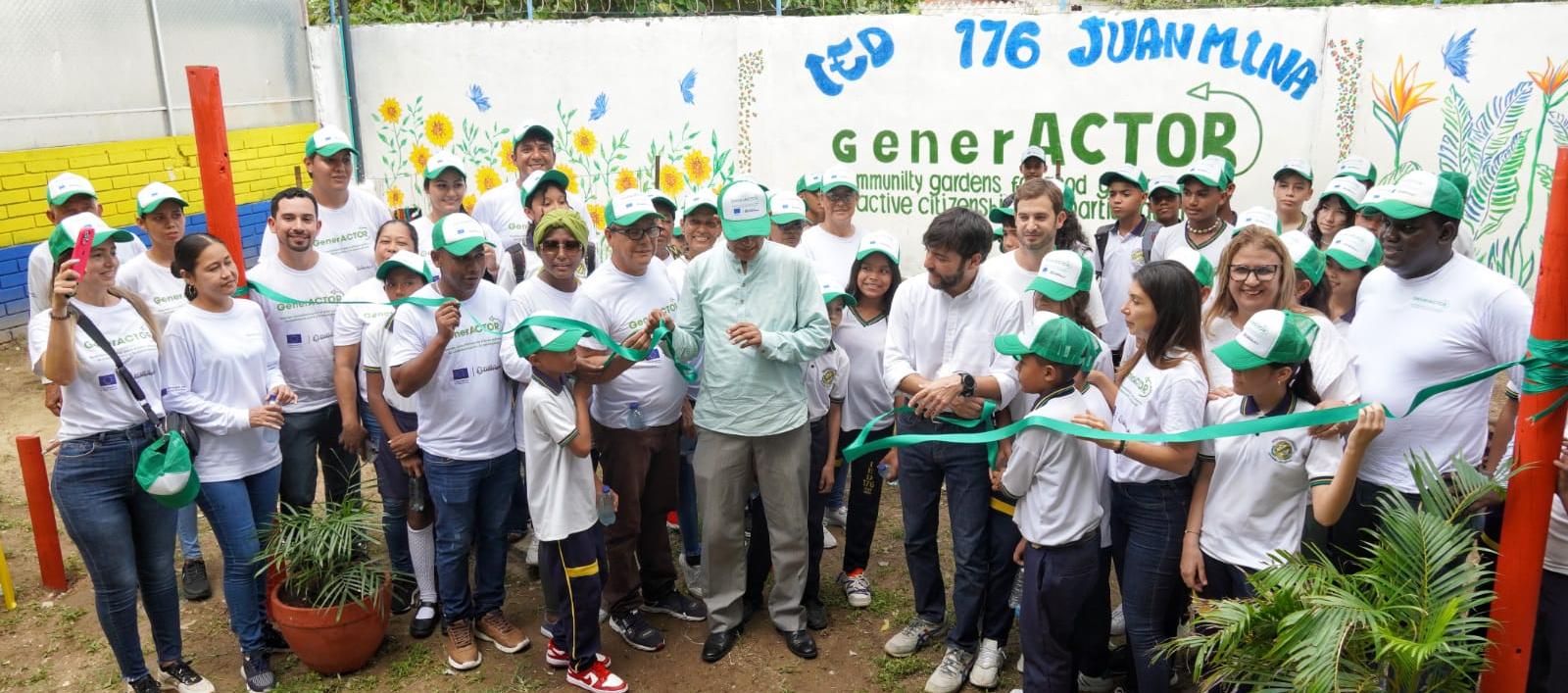 Jaime Pumarejo, Alcalde de Barranquilla, en la huerta escolar de la IED Juan Mina.