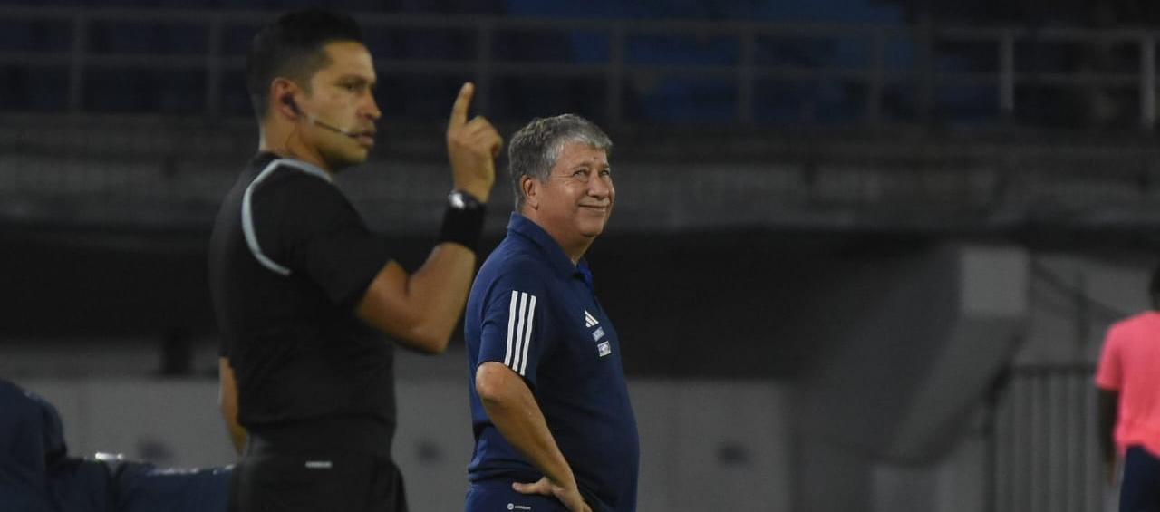 Hernán Darío Gómez volvió a irse en medio de insultos y abucheos de la hinchada. 