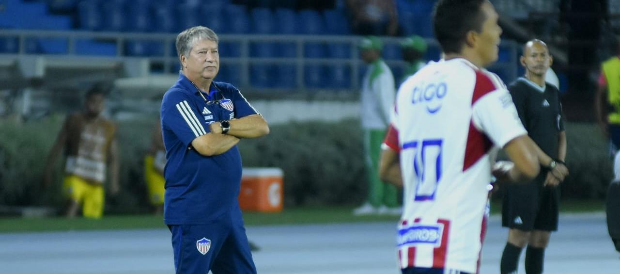 Hernán Darío Gómez volvió a ser blanco de los insultos de la hinchada del Junior. 