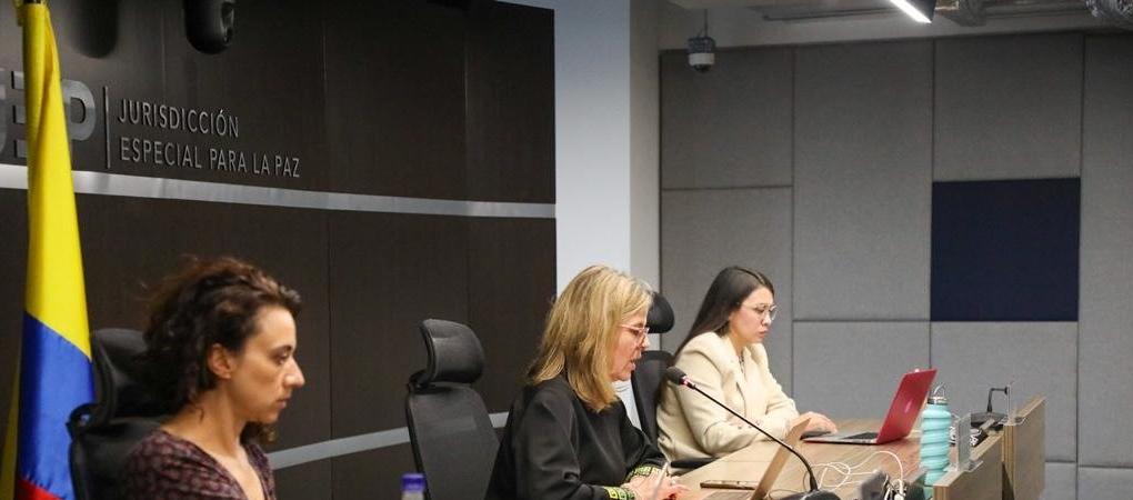 La magistrada Caterina Heyck, de la Sección de Revisión de la JEP, en la audiencia.