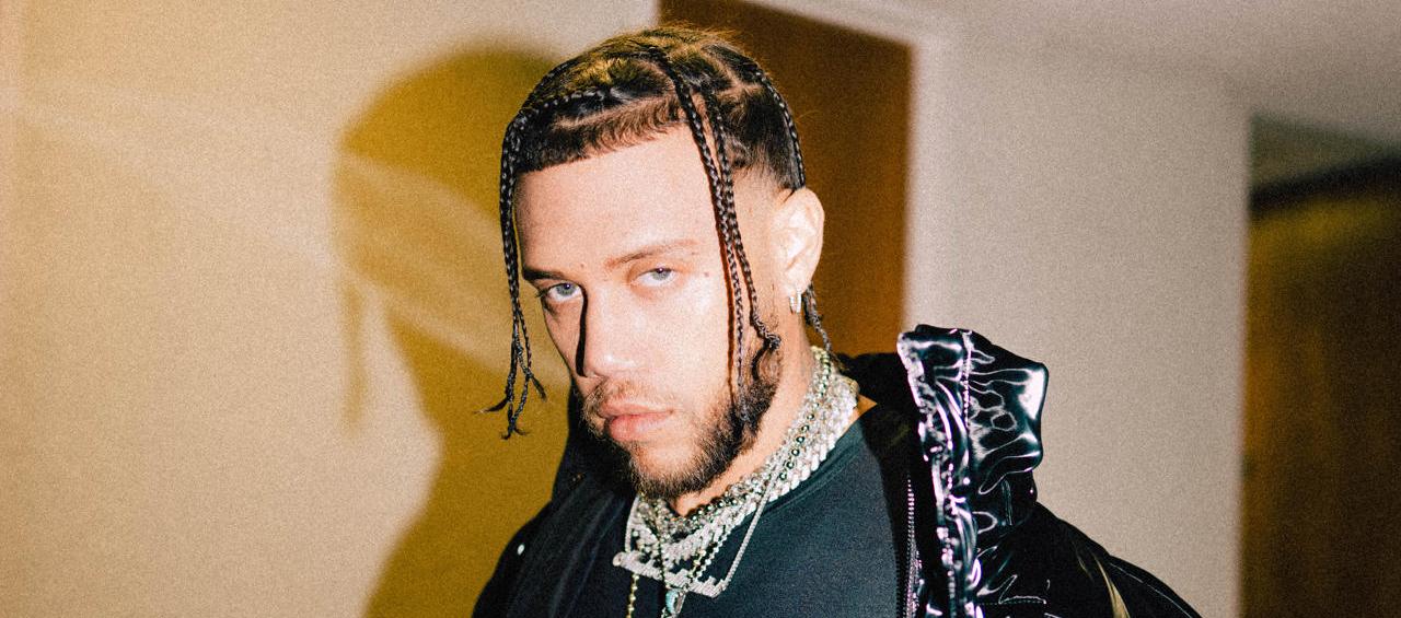 Jhayco durante la campaña promocional de su nuevo sencillo, titulado 'Holanda'.