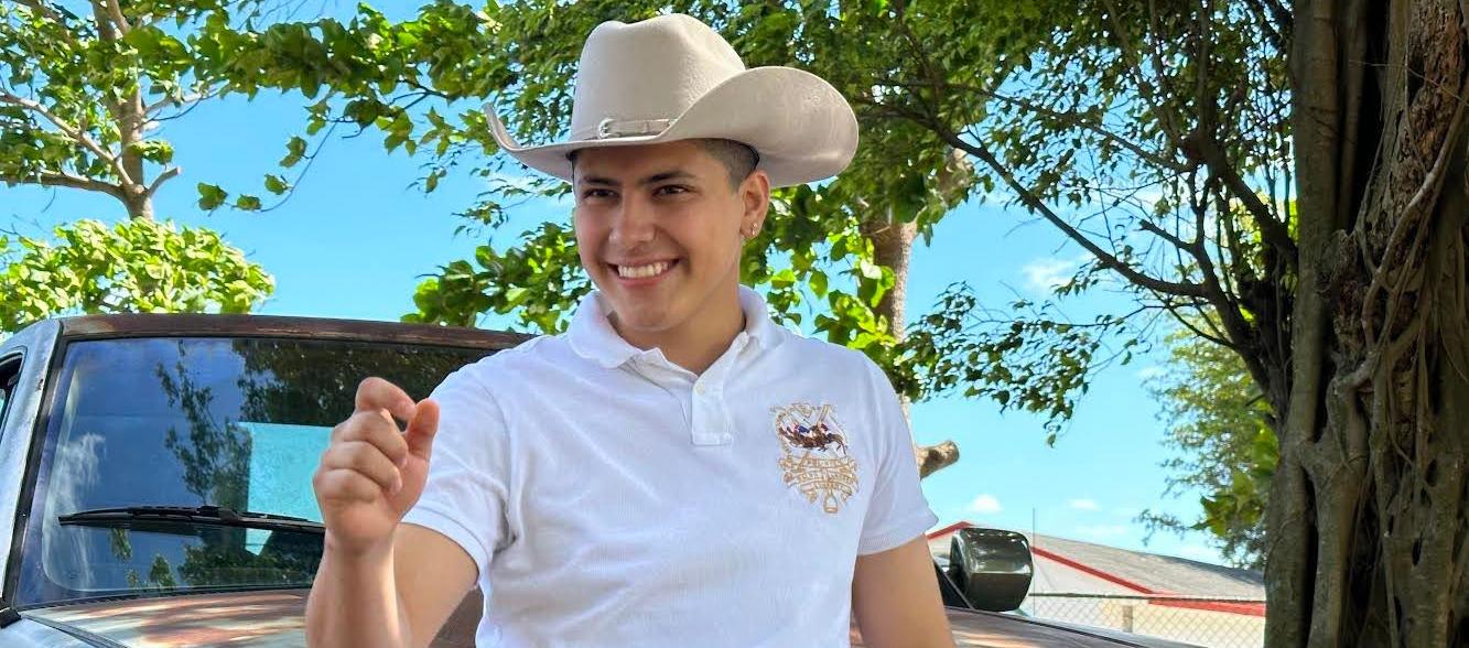 Juan Murcia, cantante de música popular.