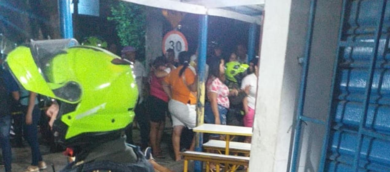 La Policía acordonó el área para la inspección del cuerpo. 