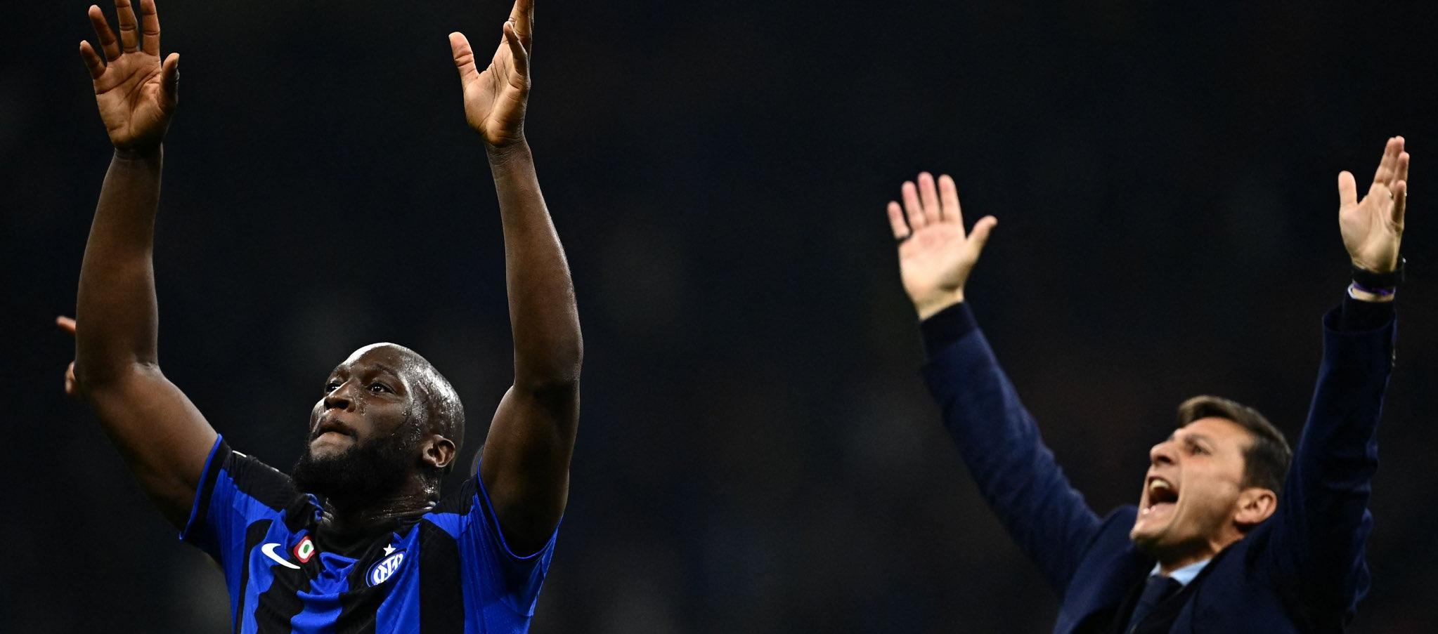 Romelu Lukaku y Javier Zanetti.