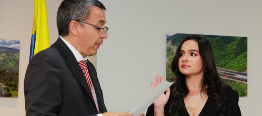 El ministro de Transporte, William Camargo y Mariantonia Tabares.