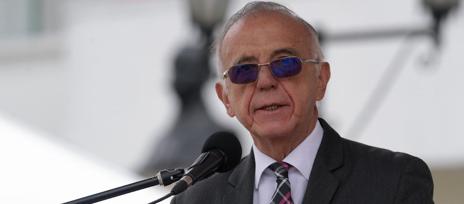 Iván Velásquez Gómez, Ministro de Defensa.