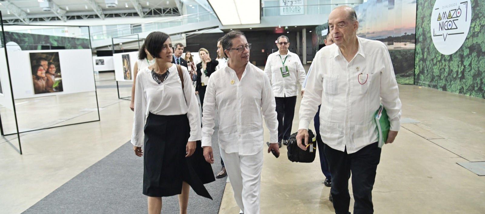 Susana Muhamad, Gustavo Petro y Álvaro Leyva.