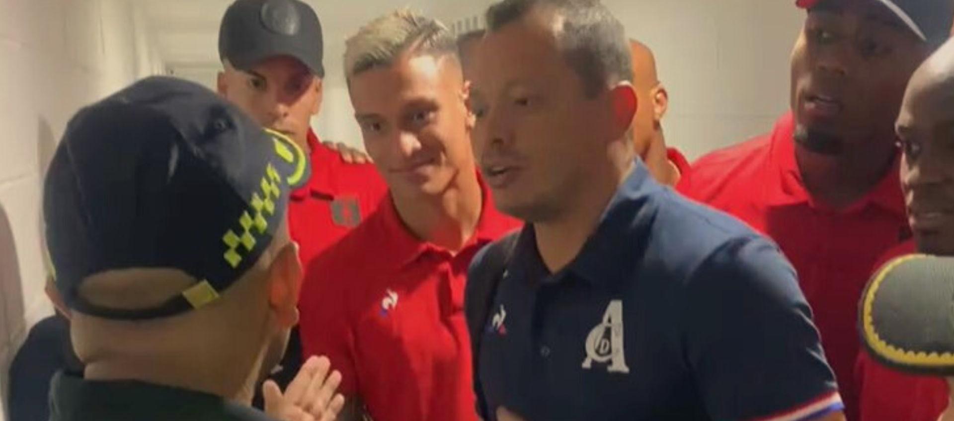 Salida del camerino de los jugadores