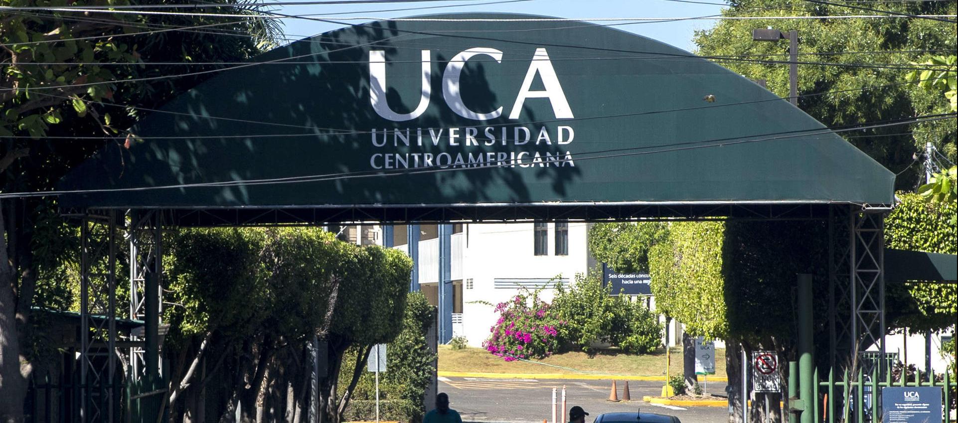 Entrada de la Universidad Centroamericana (UCA) en Managua.