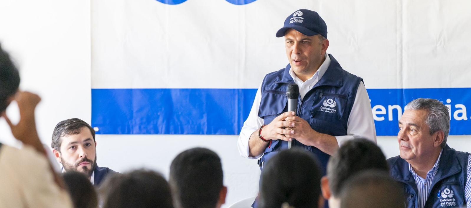 Defensor del Pueblo, Carlos Camargo.