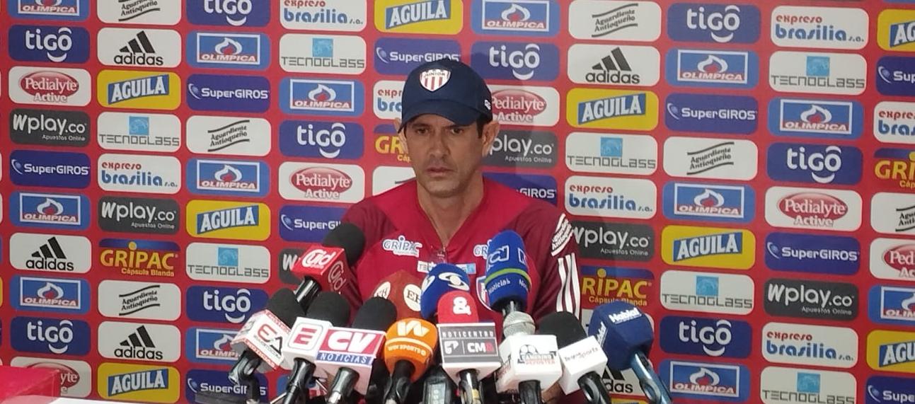 Arturo Reyes concedió rueda de prensa en la sede depoetiva Adela de Char.