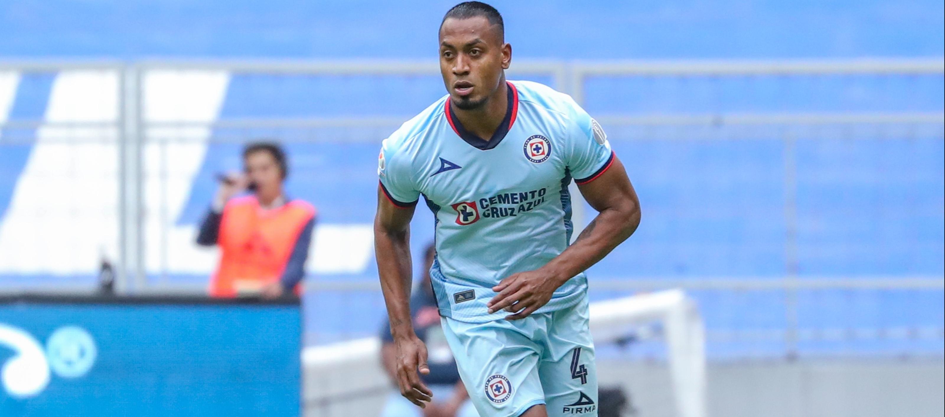 Willer Ditta, defensa colombiano del Cruz Azul. 