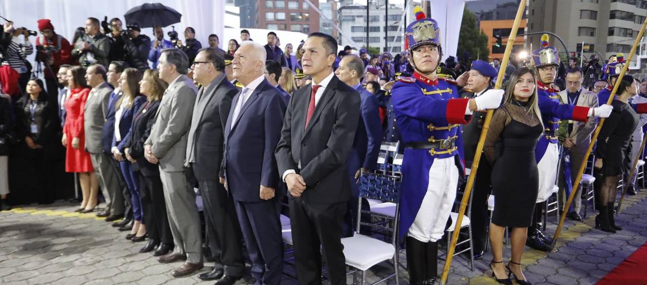 Las autoridades de Ecuador en la apertura de la jornada electoral este domingo