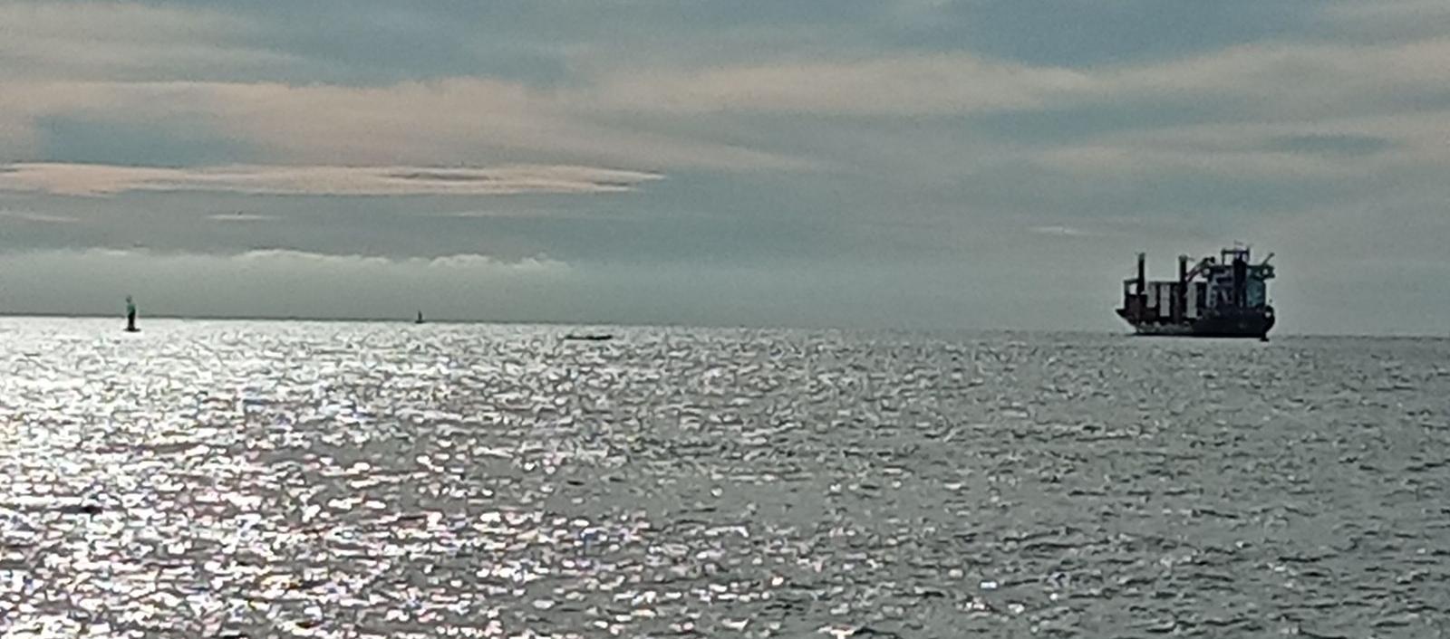 El buque ‘Yerupaja’, de bandera de Singapur quedó encallado en Tierrabomba