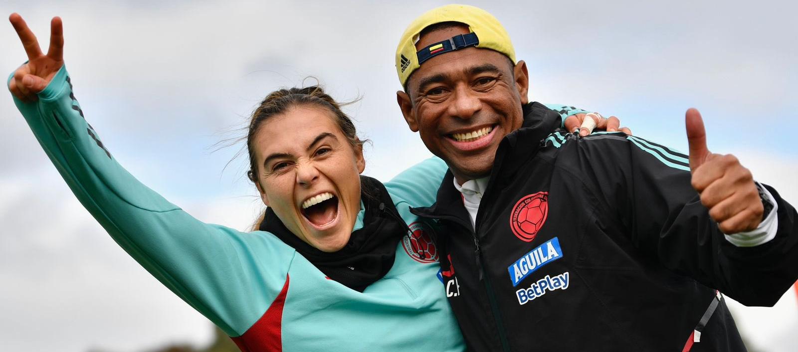 Carlos Pérez con Catalina Pérez, portera titular de la Selección Colombia. 