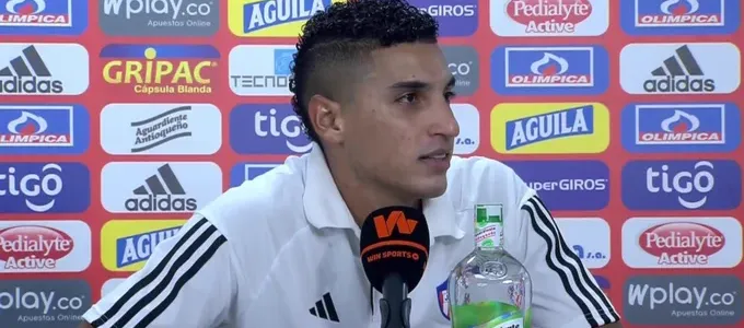 Gabriel Fuentes, lateral izquierdo del Junior, en la rueda de prensa.