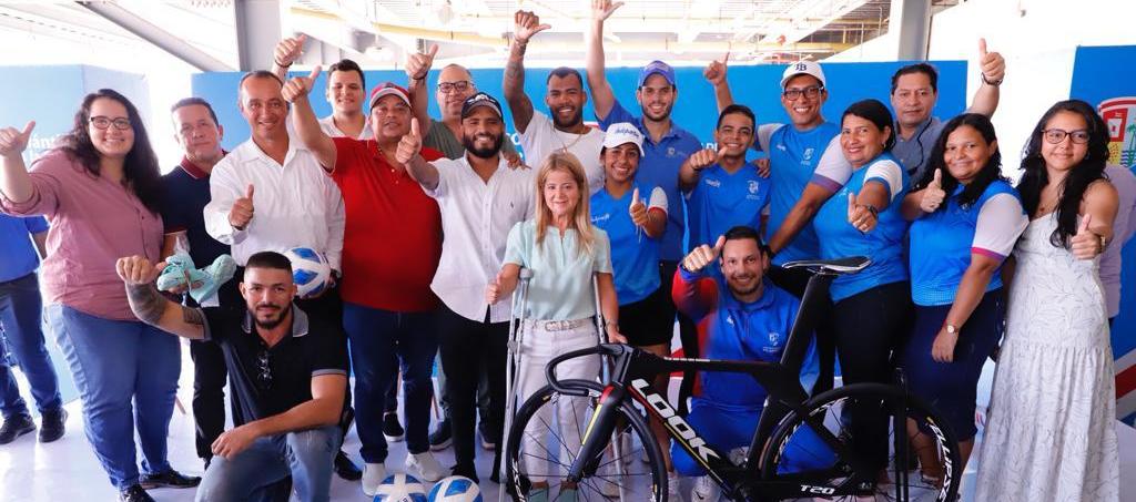 La gobernadora Elsa Noguera durante la entrega de la implementación a los deportistas y sus ligas. 