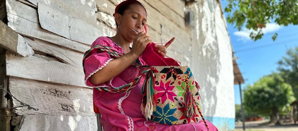 Uno de los objetivos del proyecto es preservar las técnicas y estilos tradicionales de las artesanías locales.