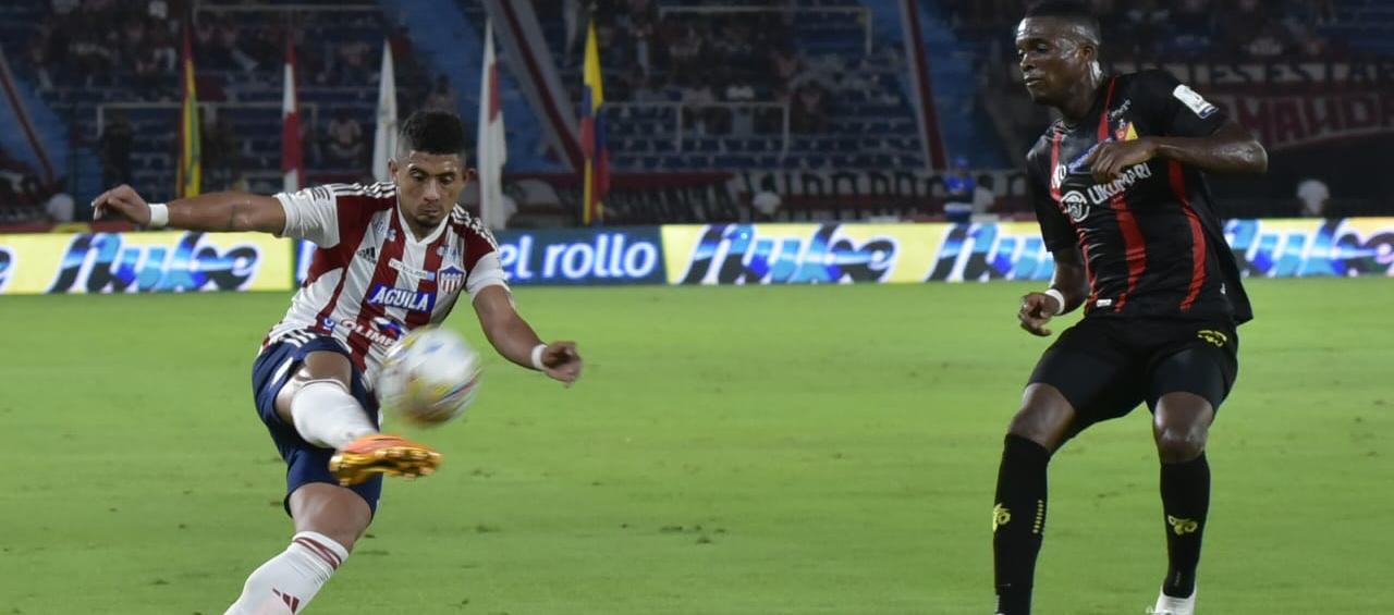 Edwin Herrera le quitó la titular como lateral derecho a Wálmer Pacheco.