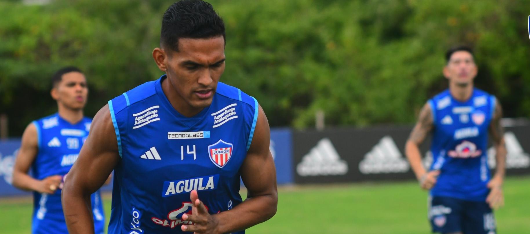 Hómer Martínez se ha afianzado en la zona media del Junior.