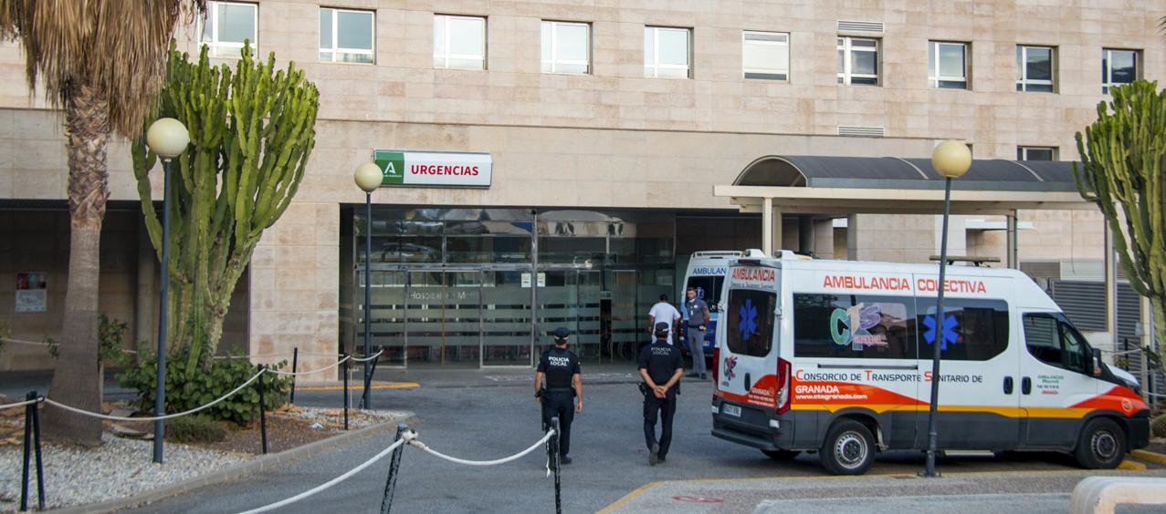 Exterior del hospital Santa Ana de Motril (Granada) donde fue ingresada la madre de Luis Rubiales. 