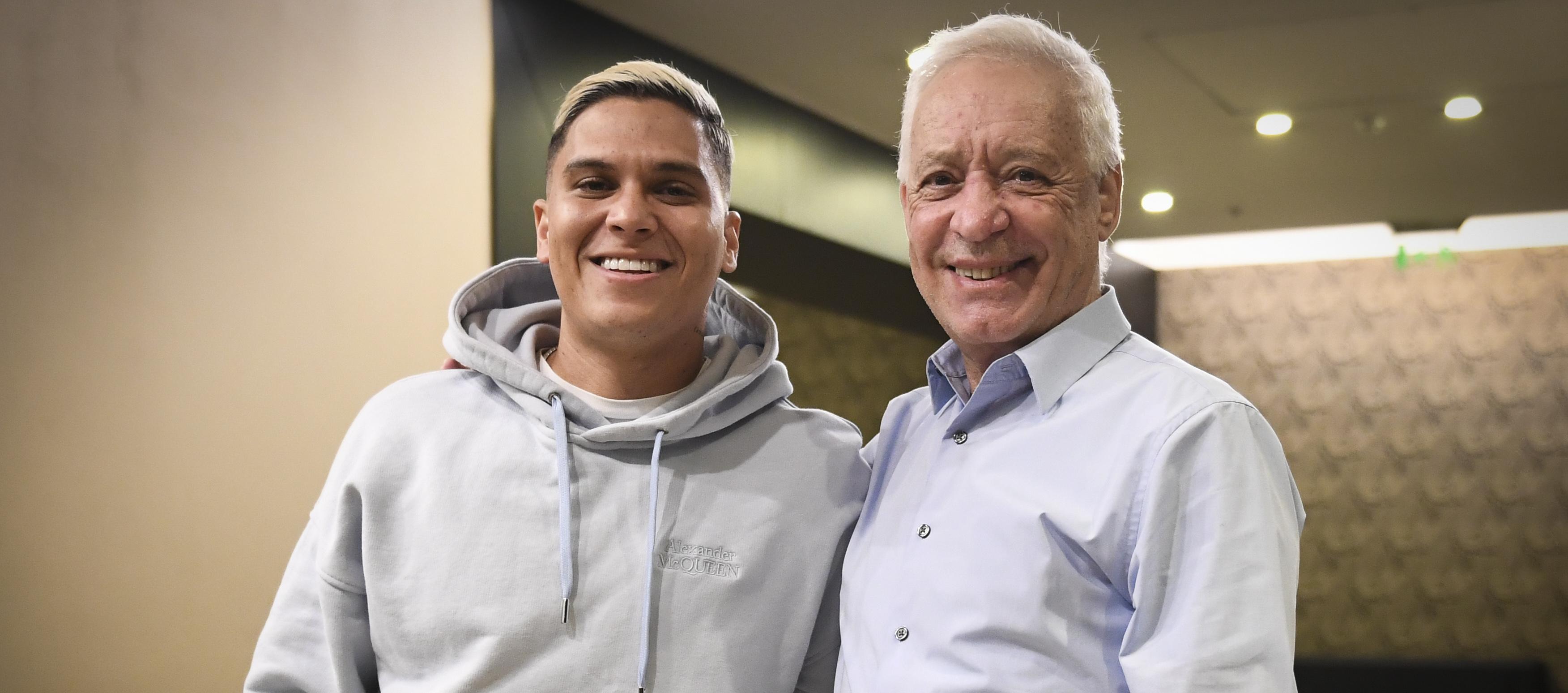 Juan Fernando Quintero con el presidente de Racing, Víctor Blanco.
