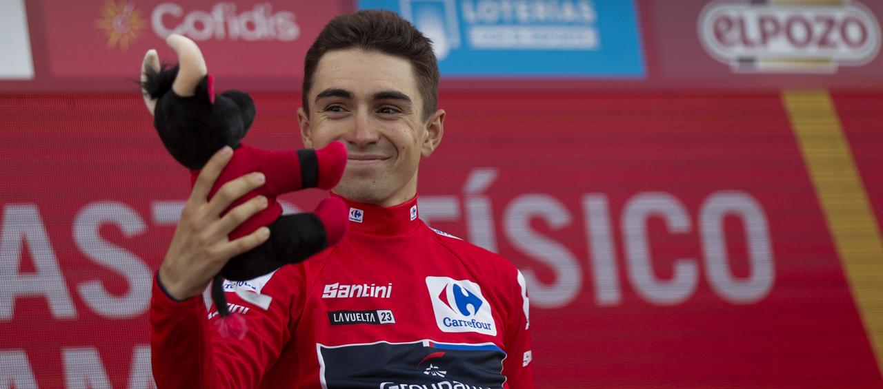 Lenny Martínez supera por ocho segundos en la general a Sepp Kuss. 