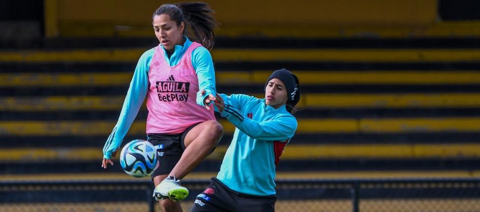 Manuela Vanegas durante un entrenamiento con Daniela Arias. 