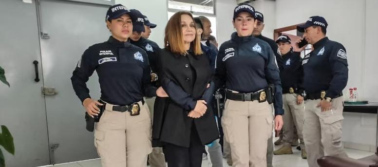 La diseñadora Nancy González de Barberi el miércoles cuando fue extraditada a EE.UU.