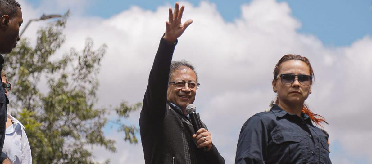 Gustavo Petro llegando a uno de sus más recientes eventos.