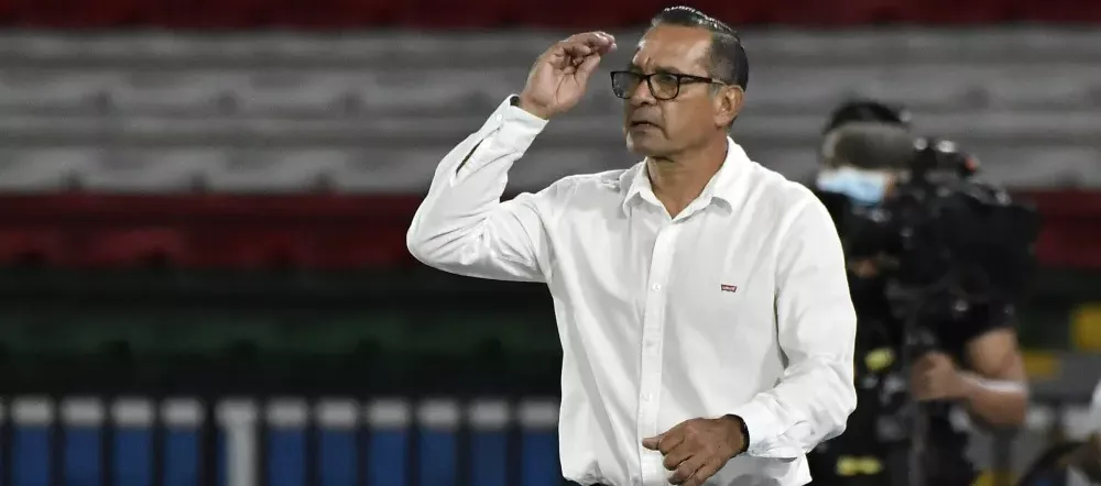 Pompilio Páez apenas dirigió siete partidos en Jaguares.