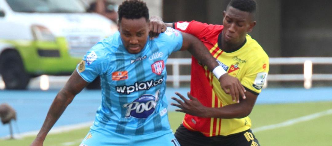 Gustavo Torres, en tiempo de reposición, marcó el gol de la victoria para Unión Magdalena. 