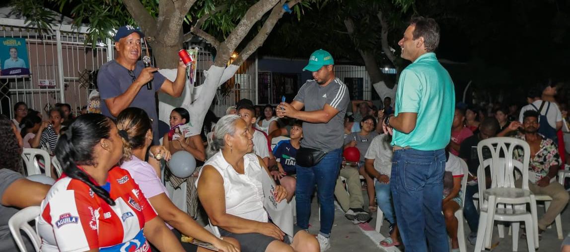 Candidato Alfredo Varela en el barrio Galán.
