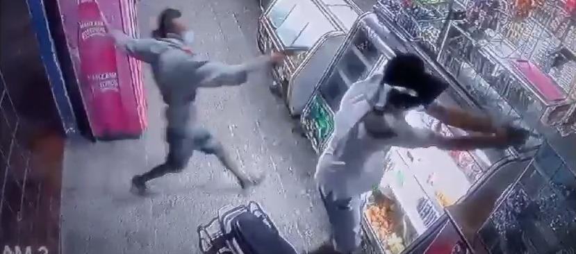 Momento del asesinato del tendero en barrio La Chinita.