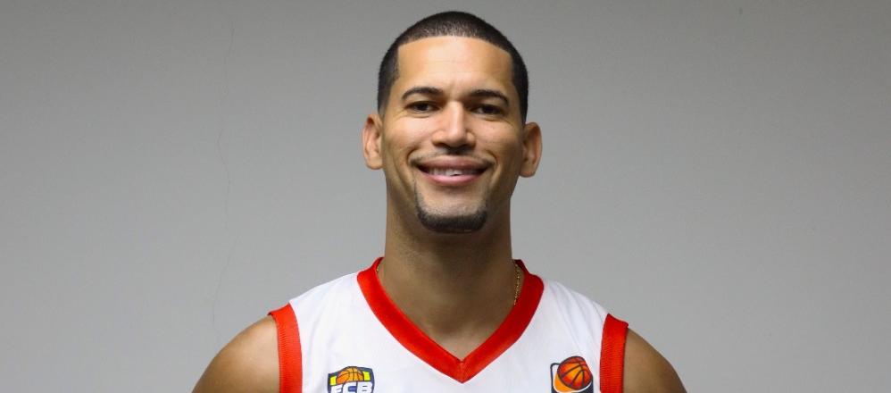 Eloy Vargas con la indumentaria de Titanes.