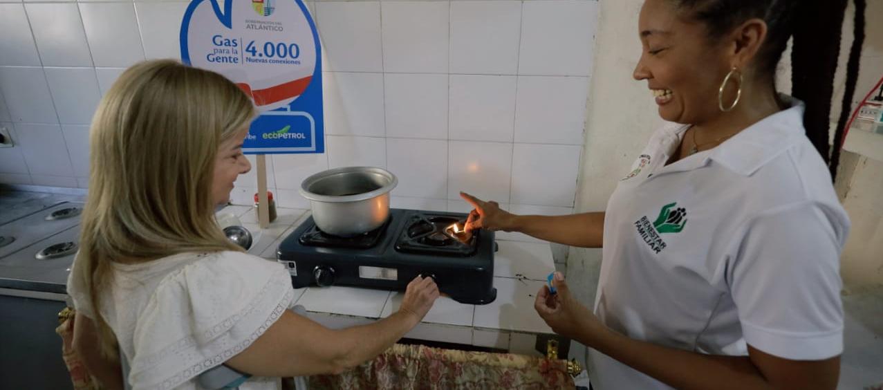 La Gobernadora Elsa Noguera junto con Nesli Cárdenas.