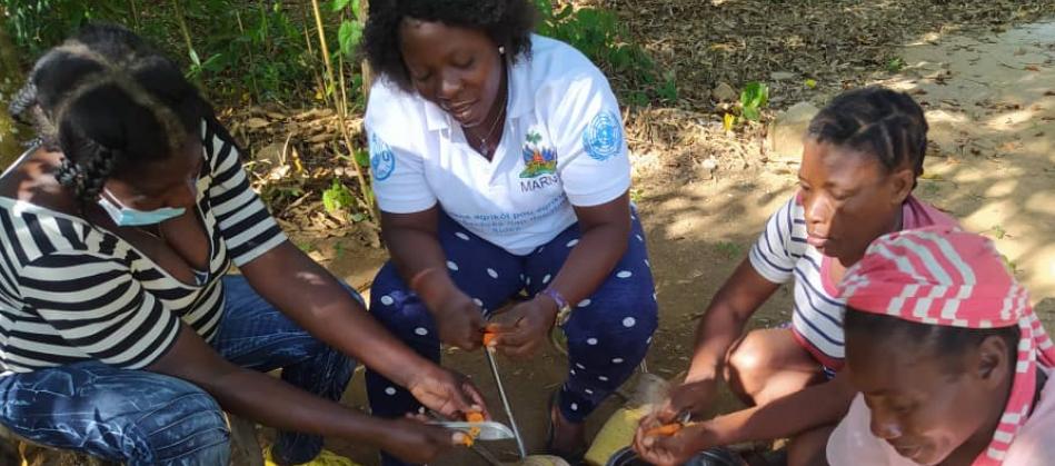 Mujeres de Haití participan en un programa de seguridad alimentaria de la FAO