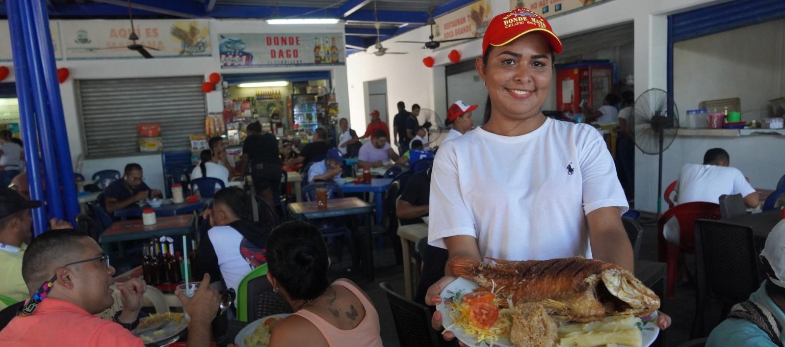 Gastronomía en el área multipropósito. 
