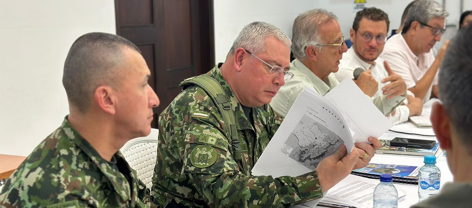 El comandante de las Fuerzas Militares, el general Helder Fernán Giraldo (centro).