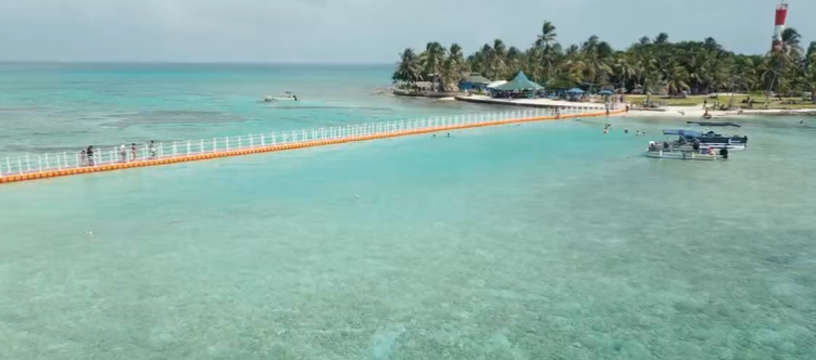 Haynes Cay, una pequeña isla al lado del Acuario en el archipiélago de San Andrés.