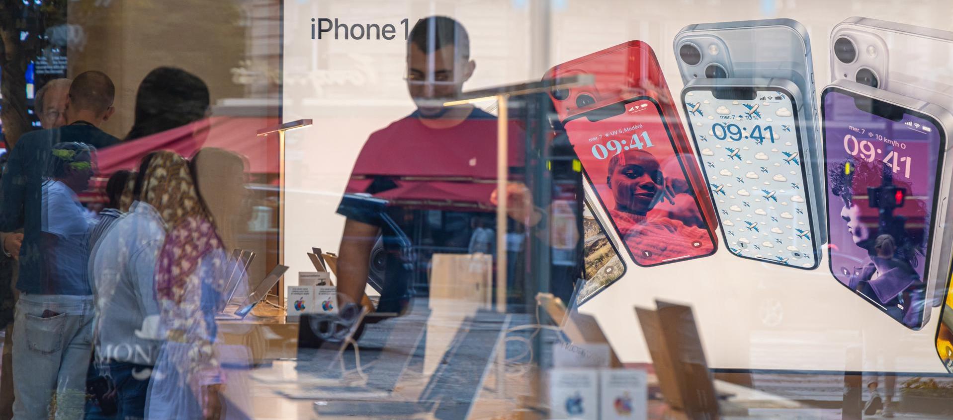 Tienda de Apple en los Campos Elíseos en París