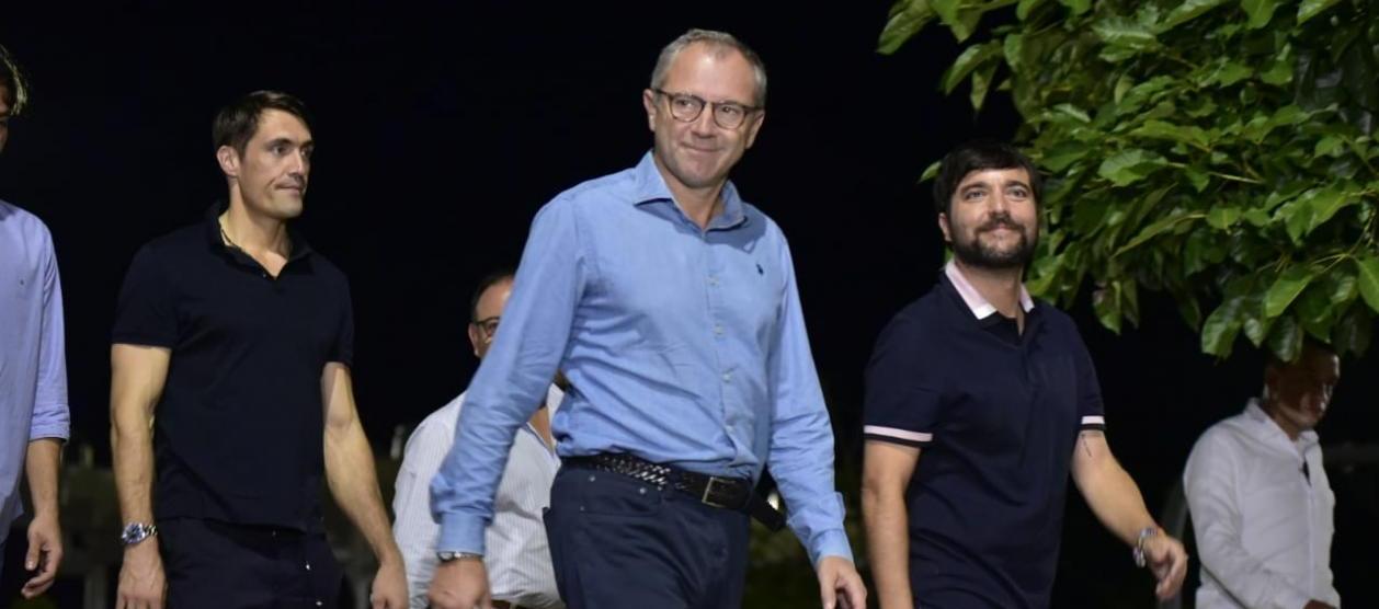 Jaime Pumarejo en compañía de Stefano Domenicali, presidente de la Fórmula 1.