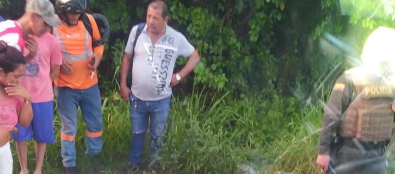 En el lugar quedó muerto el conductor de una de las motocicletas. 