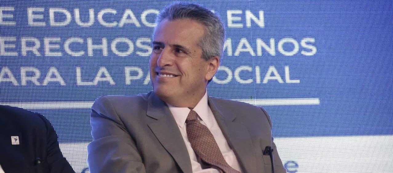 Luis Fernando Velasco, ministro del Interior.