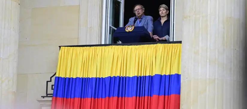 El Presidente de la República, Gustavo Petro, en una de sus apariciones en el balcón de la Casa de Nariño.