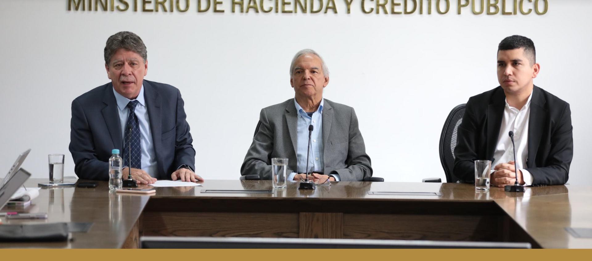 Bruce Mac Master, Ricardo Bonilla y Jonathan Malagón.