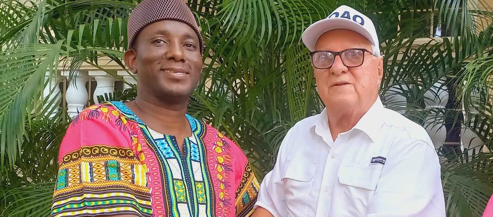 El senador Paulino Riascos, presidente del partido ADA, con el candidato Joao Herrera