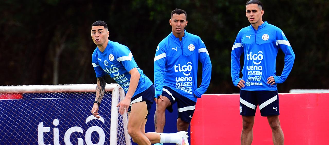 Miguel Almirón comandará el ataque paraguayo contra Venezuela. 