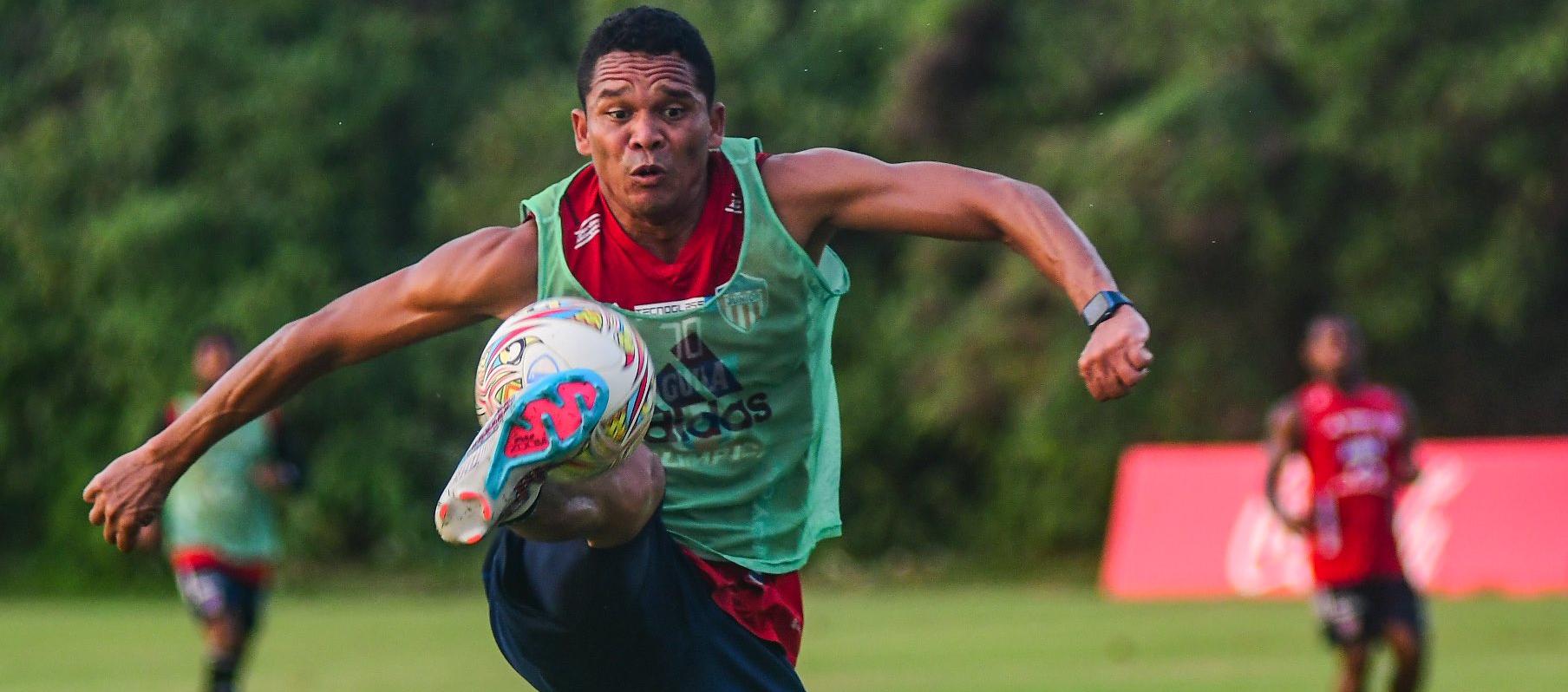 Carlos Bacca espera seguir aumentado su cifra goleadora con Junior en la Liga.