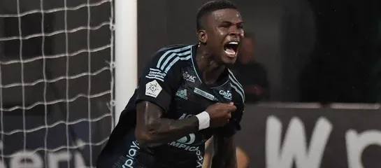 Brayan Ceballos, con golpe de cabeza, marcó el gol del empate para Junior. 